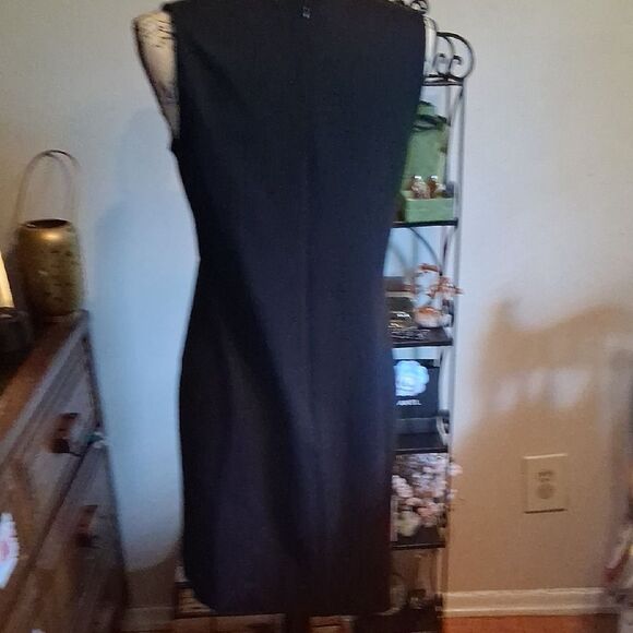ANN TAYLOR LOFT BLACK SLEEVELESS TURNLOCK POCKET DRESS SIZE 8P - Picture 3 of 8
